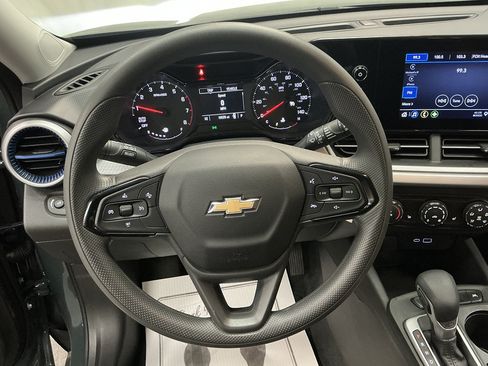 Used 2025 Chevrolet Trax LS w/ LS Convenience Package FWD image 12