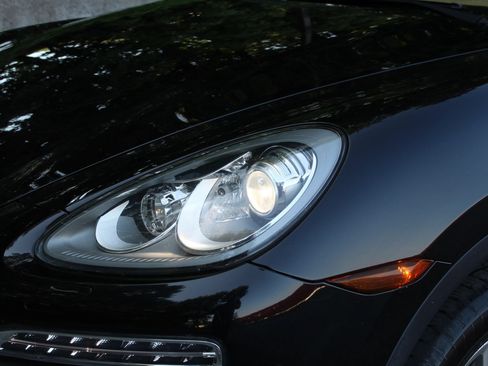 Used 2014 Porsche Cayenne AWD/4WD image 36