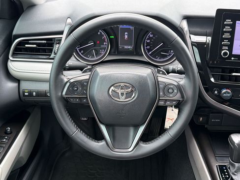 Used 2024 Toyota Camry SE FWD image 11