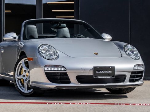Used 2010 Porsche 911 Carrera S RWD image 9