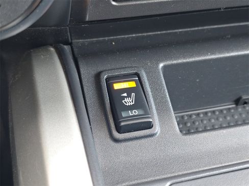 Used 2024 Nissan Titan SV w/ SV Convenience Package image 18