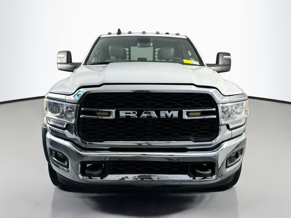 Used 2024 RAM 5500 Tradesman w/ Chrome Appearance Group AWD/4WD image 2