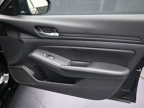 Used 2024 Nissan Altima 2.5 SV image 31