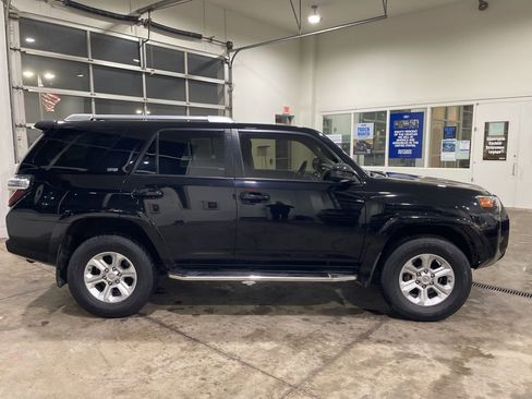 Used 2018 Toyota 4Runner SR5 image 4