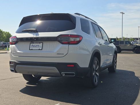 Used 2023 Honda Pilot Touring image 9