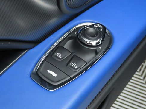 Used 2018 Aston Martin DB11 V12 image 24