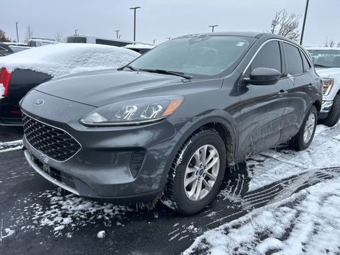 Used 2020 Ford Escape SE image 1
