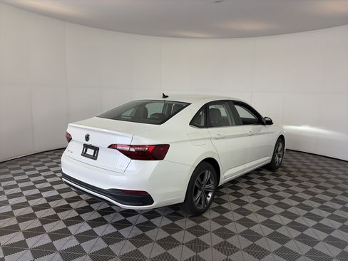 Used 2023 Volkswagen Jetta SE FWD image 6