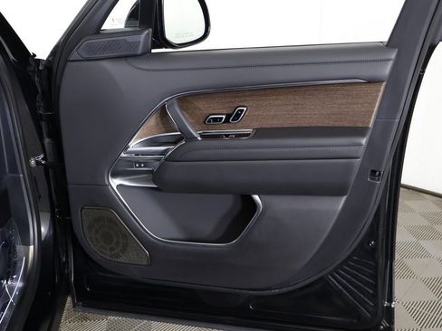 Used 2025 Land Rover Range Rover Autobiography AWD/4WD image 32