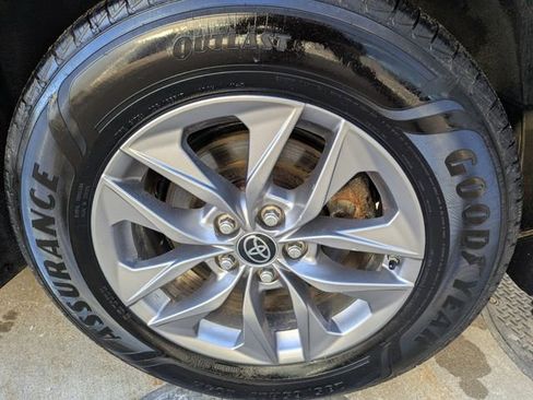 Used 2021 Toyota Sienna XLE w/ XLE Plus Package image 7