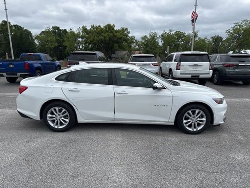 Used 2018 Chevrolet Malibu LT w/ Leather Package FWD image 3