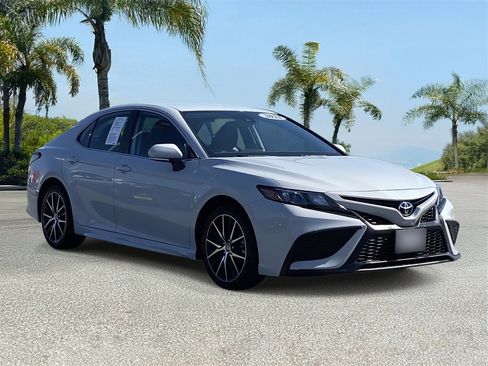 Used 2023 Toyota Camry SE image 5