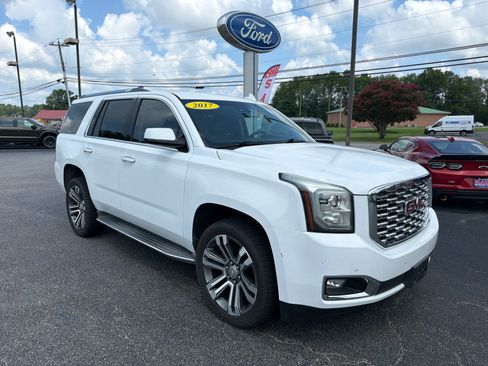 Used 2017 GMC Yukon SLT AWD/4WD image 1