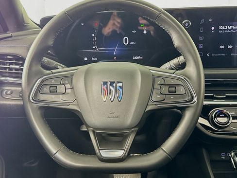 Used 2025 Buick Envista Sport Touring w/ Advanced Safety Package image 17