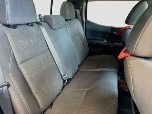 Used 2017 Toyota Tacoma TRD Off-Road w/ Tow Package (A/T) AWD/4WD image 15