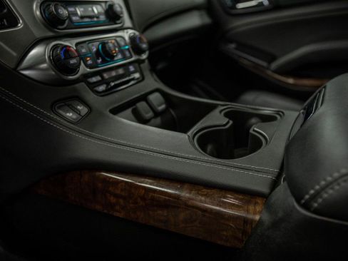 Used 2019 Chevrolet Suburban LT image 24