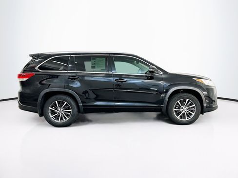 Used 2017 Toyota Highlander XLE w/ Protection Package #3 AWD/4WD image 10