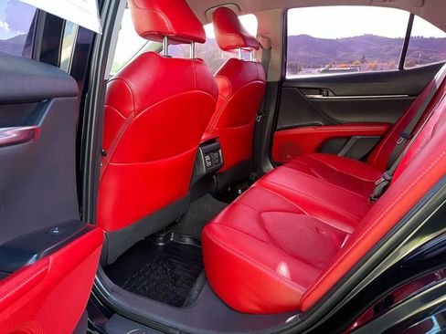 Used 2019 Toyota Camry XSE image 18