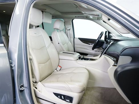 Used 2018 Cadillac Escalade Premium Luxury image 14