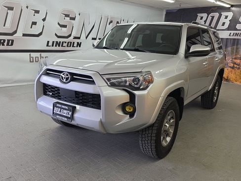 Used 2023 Toyota 4Runner SR5 AWD/4WD image 17