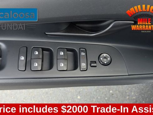 Used 2025 Hyundai Elantra Sport image 13