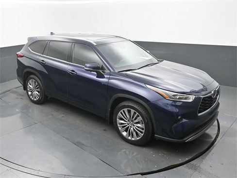 Used 2023 Toyota Highlander Platinum image 32
