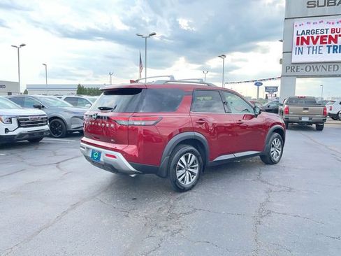Used 2025 Nissan Pathfinder SL FWD image 5