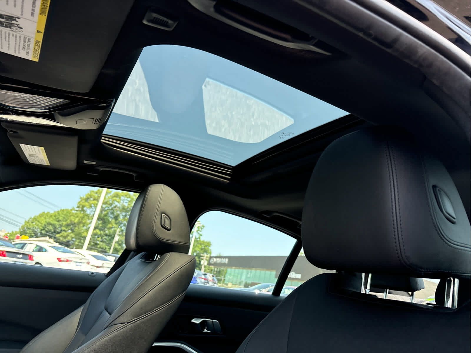 Used 2019 BMW 330i xDrive Sedan w/ Driving Assistance Package AWD/4WD image 8