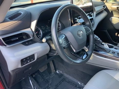 Used 2021 Toyota Highlander Platinum image 13