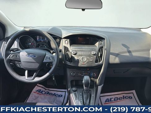 Used 2018 Ford Focus SE FWD image 17