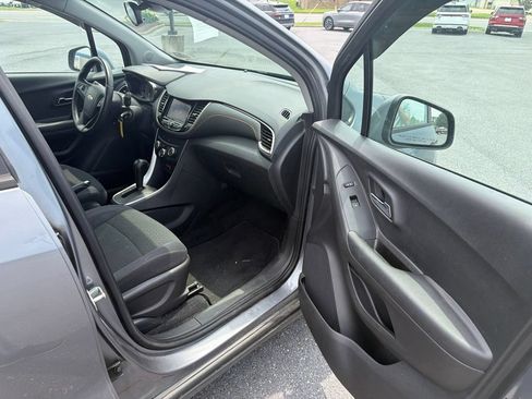 Used 2020 Chevrolet Trax LS w/ Tint and Cruise Package AWD/4WD image 29