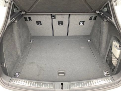 Certified 2024 Porsche Macan image 17