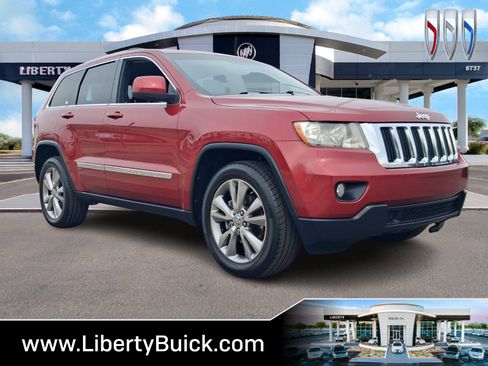 Used 2013 Jeep Grand Cherokee Laredo image 1