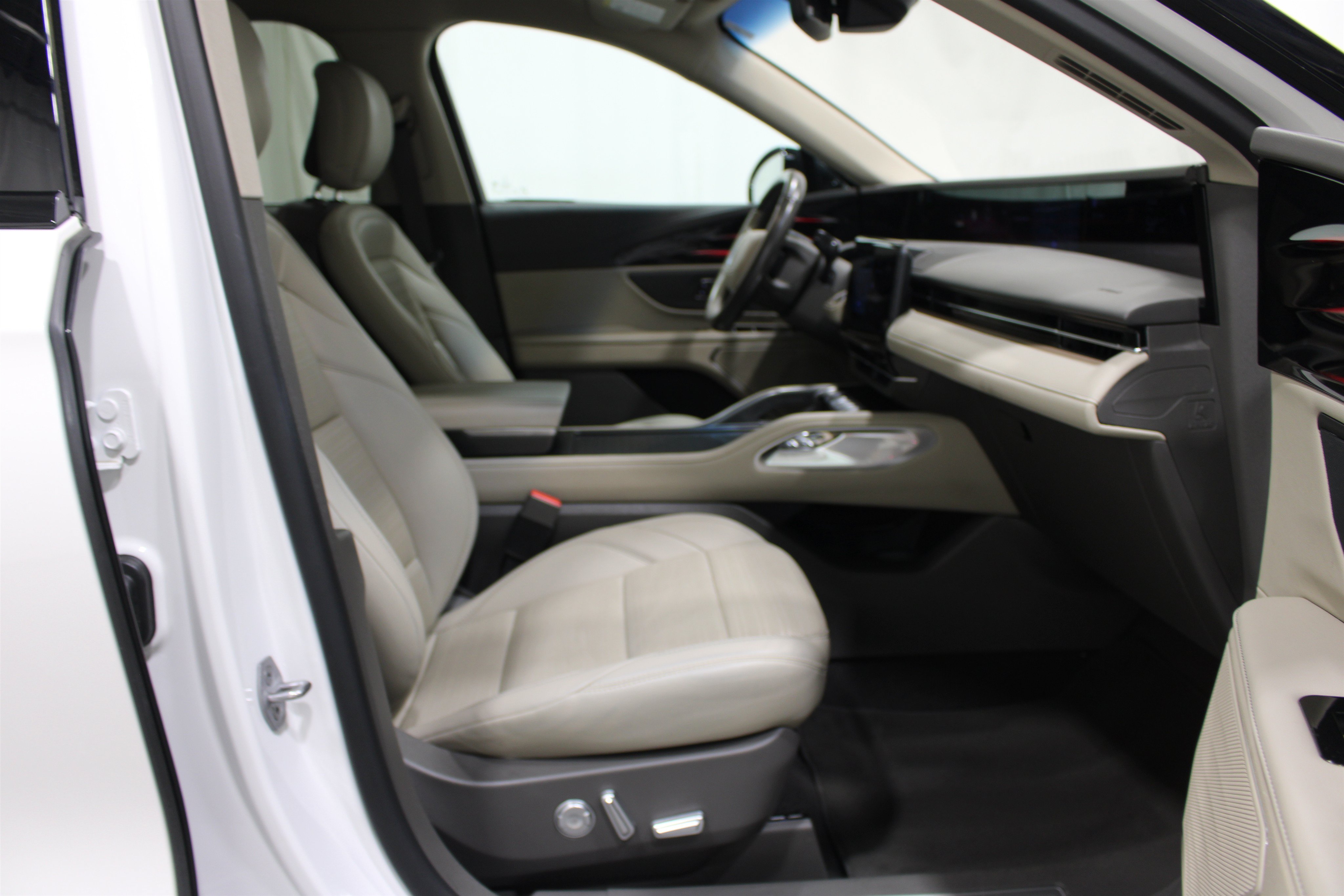 Used 2024 Lincoln Nautilus Reserve AWD/4WD image 26