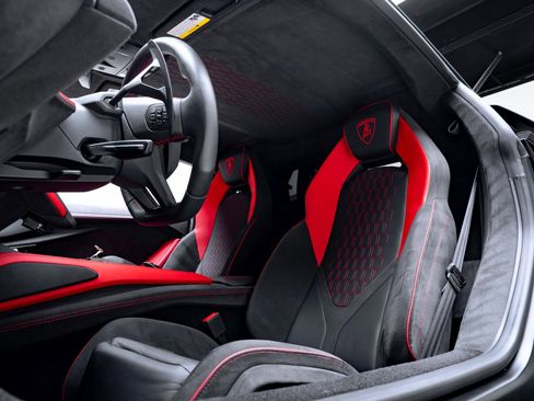 Used 2024 Lamborghini Revuelto AWD/4WD image 30