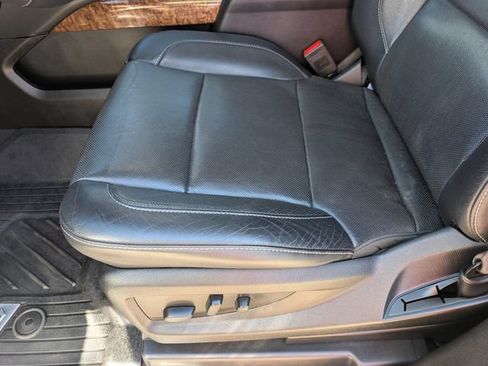Used 2019 Chevrolet Tahoe Premier AWD/4WD image 14