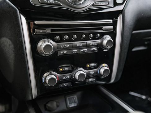 Used 2020 Nissan Pathfinder S image 25