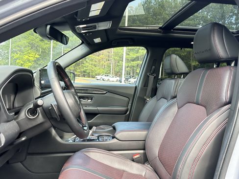 Used 2025 Honda Pilot Black Edition image 7