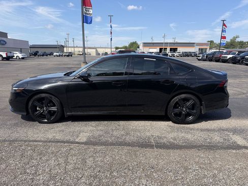 Used 2024 Honda Accord Sport image 2