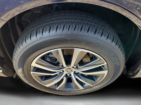 Certified 2023 Toyota Venza LE image 33