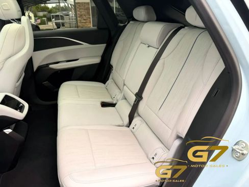 Used 2024 Cadillac Lyriq Luxury RWD image 9