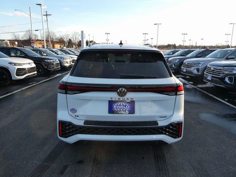 New 2026 Volkswagen Tiguan SE R-Line AWD/4WD image 18
