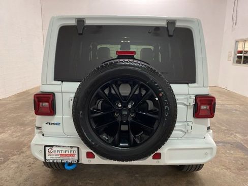 Used 2021 Jeep Wrangler Unlimited Sahara image 5