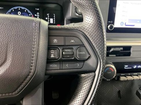 Used 2025 Toyota Tacoma SR5 AWD/4WD image 12