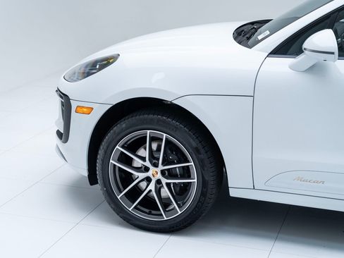 Certified 2026 Porsche Macan AWD/4WD image 11