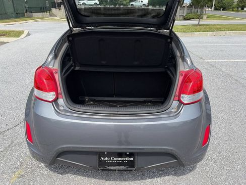 Used 2017 Hyundai Veloster FWD image 9