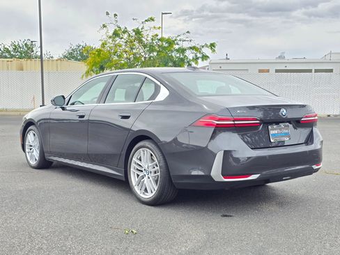 Certified 2025 BMW 540i xDrive w/ Premium Package AWD/4WD image 4