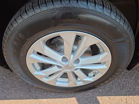 Used 2015 Nissan Rogue SV AWD/4WD image 12