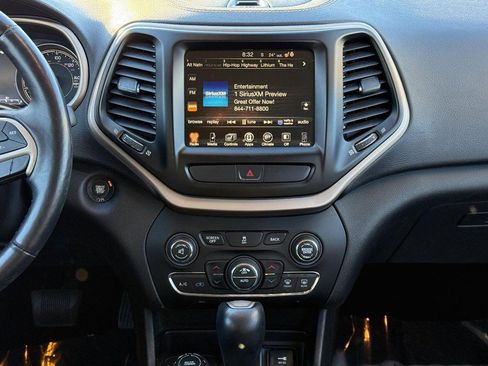 Used 2017 Jeep Cherokee Limited image 15