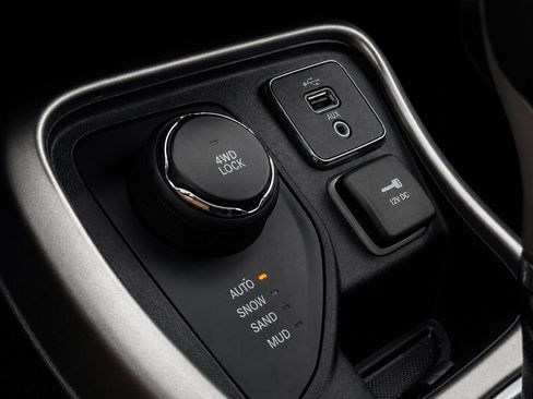 Used 2017 Jeep Compass Latitude w/ Popular Equipment Group AWD/4WD image 20